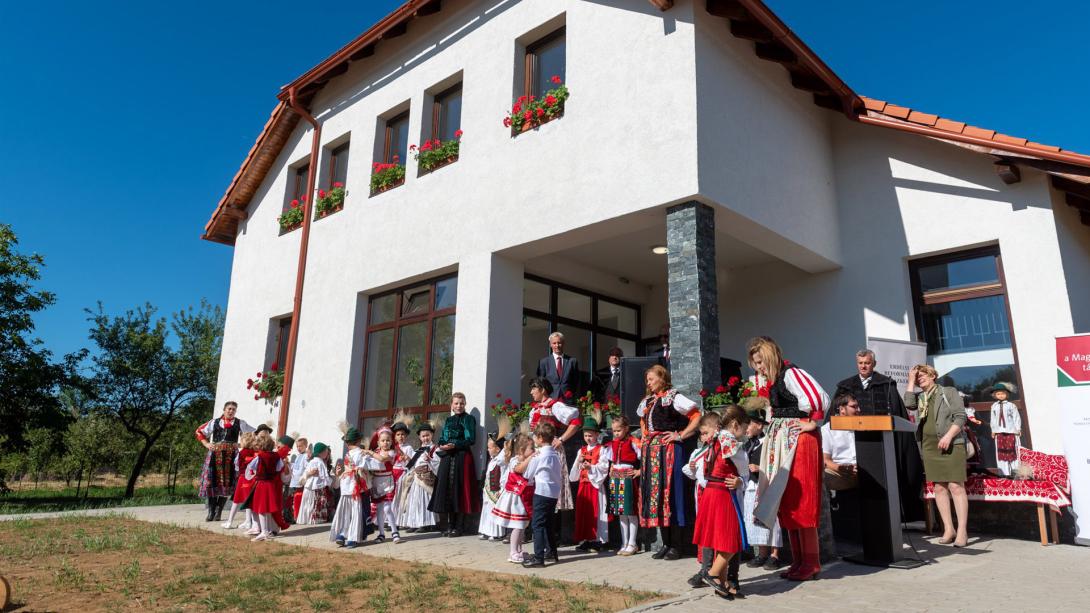 Épül Kalotaszeg: óvodát adtak át, iskolát építenek Bánffyhunyadon