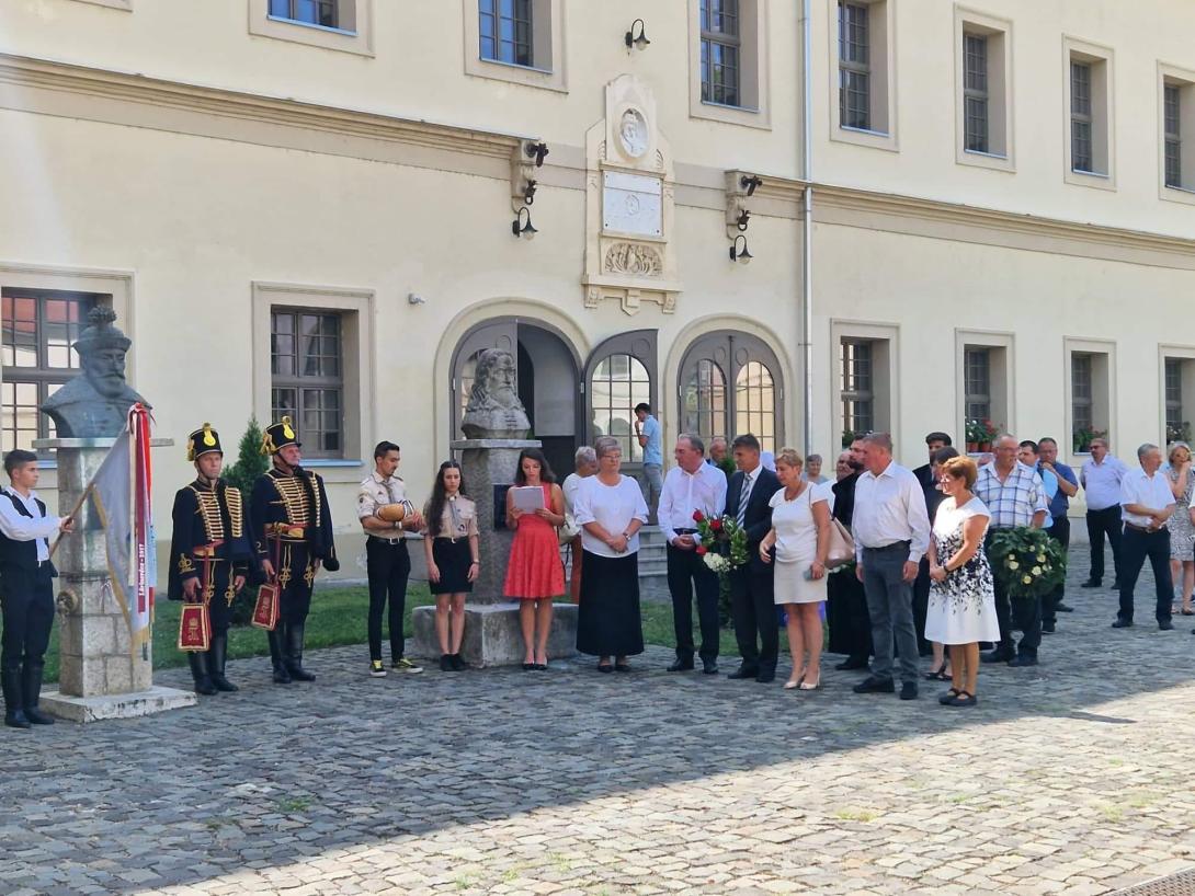 Nagyenyed: a 400 éves Bethlen-kollégium és augusztus 20 közös ünneplése