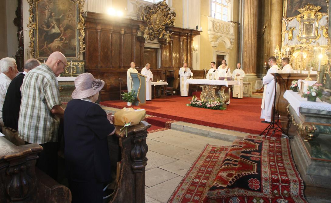 Kolozsváron a piaristák: a katolikus tanító szerzetesrend jelmondata „Pietas et litterae” (kegyesség és tudomány)