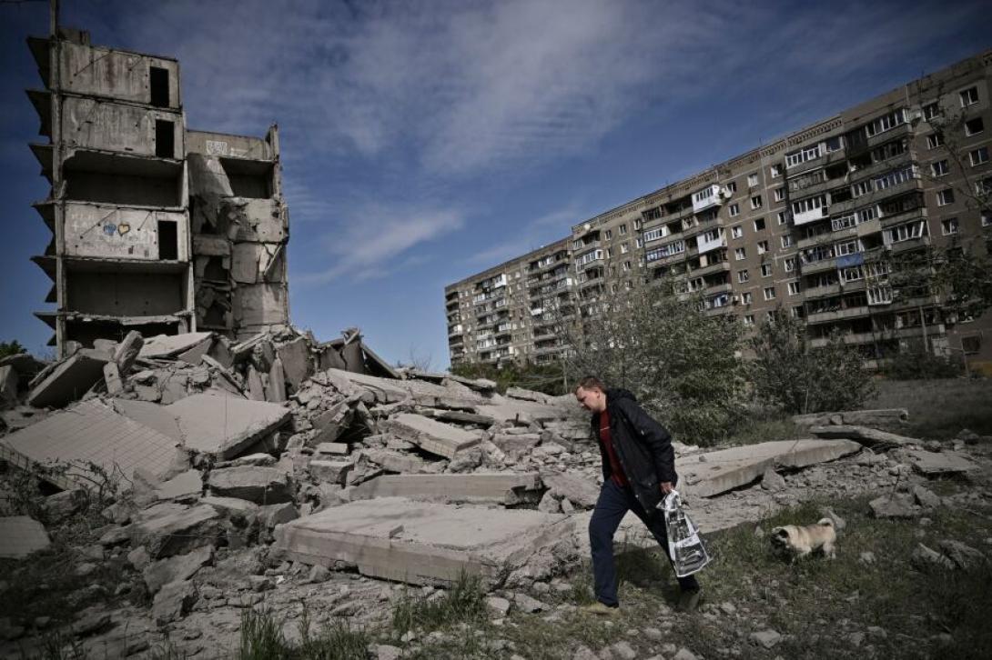 Elkezdenék Ukrajna újjáépítését a még dúló háború ellenére
