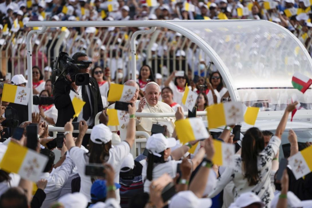 Az erőszak spiráljának megtörésére szólított a pápa bahreini miséjében