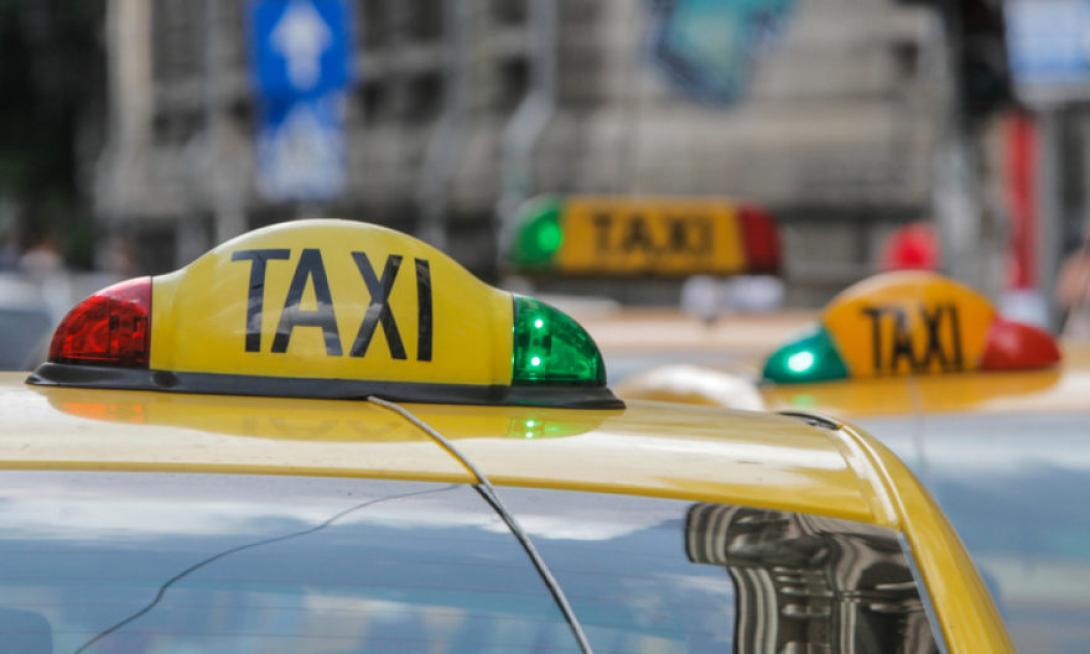 Megbírságolták a “bozgorokat”  nem szállító kolozsvári taxist