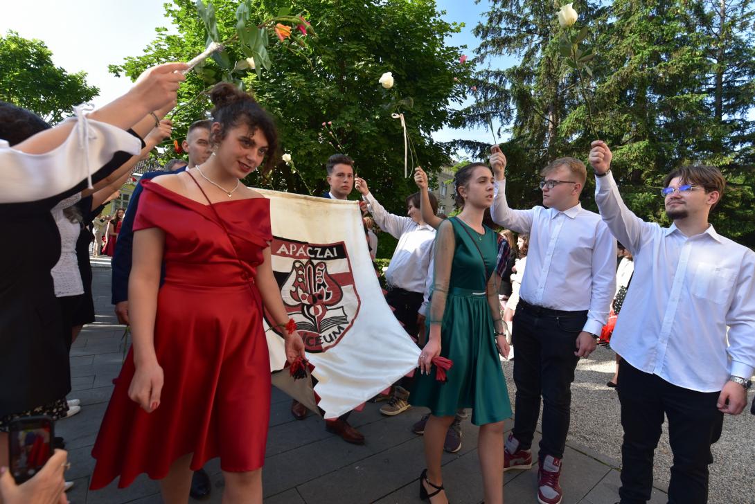 Elballagtak az Apáczai-líceum maturandusai