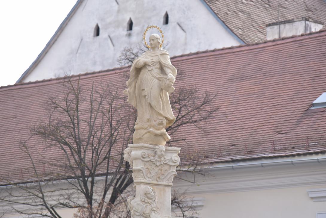 Teljes pompájában látható a Mária-oszlop FRISSÍTVE