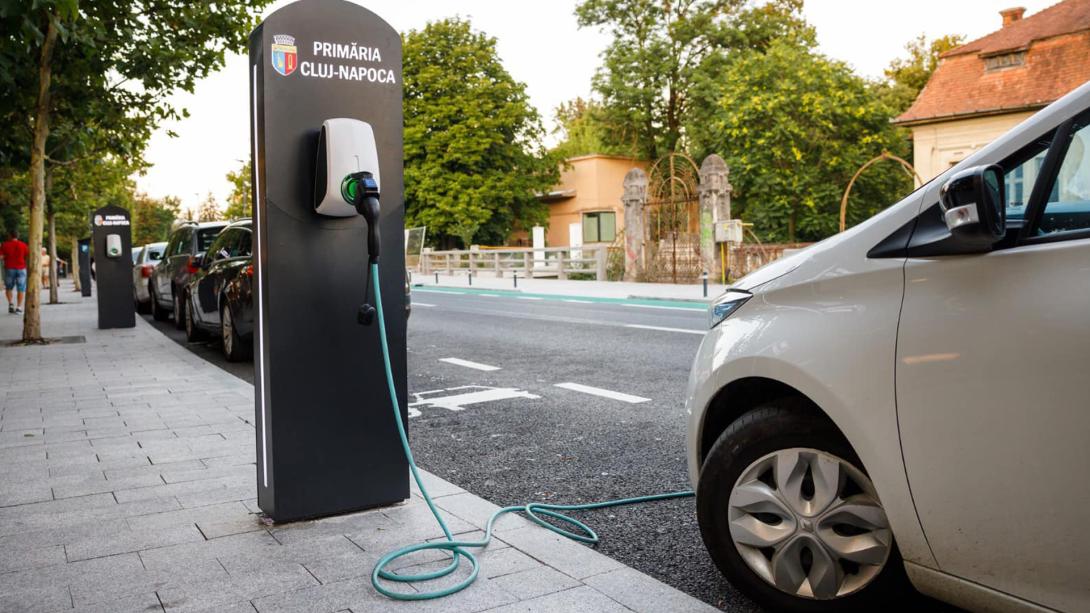 Januártól fizetni kell az elektromos autók töltéséért