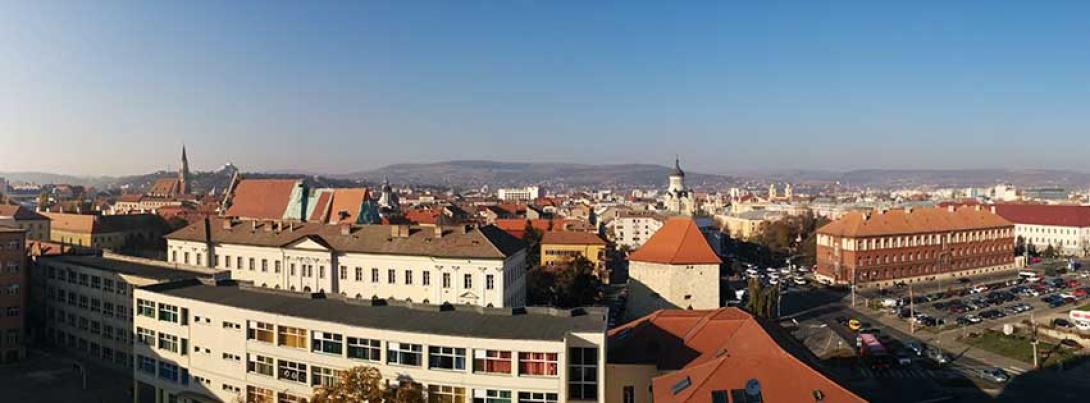 Jó zene, jó kilátás, egy balkon. Több millió néző